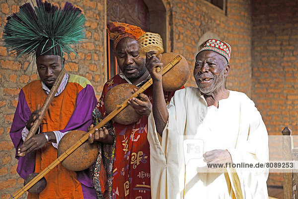 Traditionelle Musikgruppe im Sultanspalast von Foumban