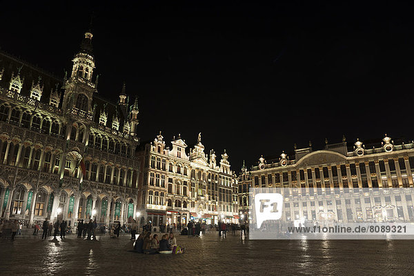 Grote Markt  Grand Place market square with Royal House or Maison du Roi and Chaloupe d'Or  illuminated at night