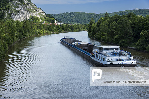Frachtschiff auf dem Main-Donau-Kanal