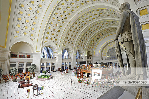 Interior  Great Main Hall  larger than life statue  concourse of Union Station railway station