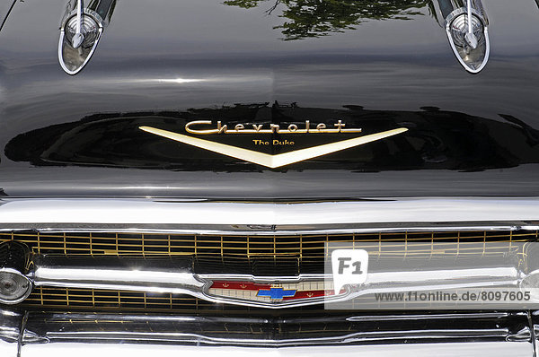 Vorderansicht  Schriftzug  Logo  Emblem  Chevrolet The Duke  amerikanischer Oldtimer