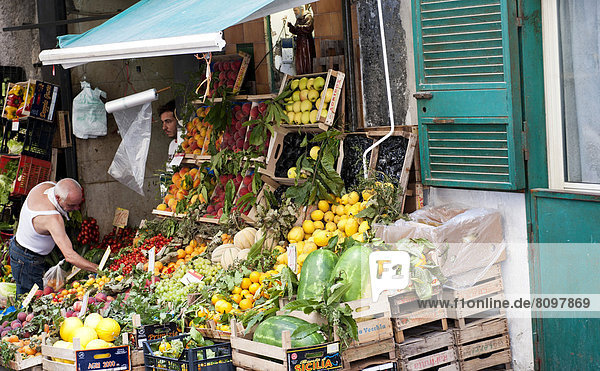 Fruit and vegetable store in the Spanish Quarters