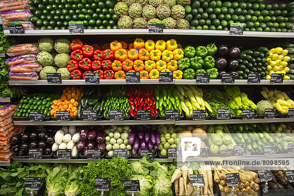 Frisches Gemüse in einem Supermarkt für Vollwertkost