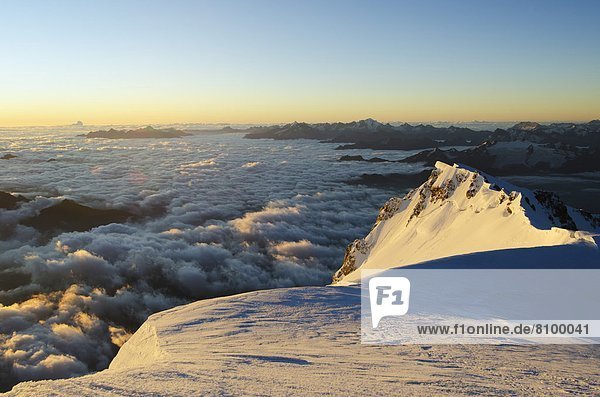 Frankreich  Europa  Berggipfel  Gipfel  Spitze  Spitzen  Sonnenaufgang  Französische Alpen  Haute-Savoie