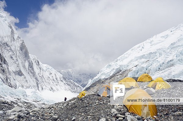 Tents at Camp 2 at 6500m on Mount Everest  Solu Khumbu Everest Region  Sagarmatha National Park  UNESCO World Heritage Site  Nepal  Himalayas  Asia
