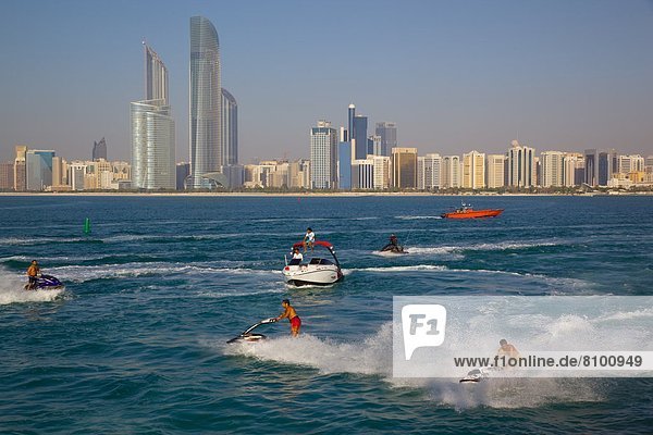 Abu Dhabi  Hauptstadt  Wasser  Vereinigte Arabische Emirate  VAE  Sport  Großstadt  Jachthafen  Ski  Ansicht  Flugzeug  Naher Osten