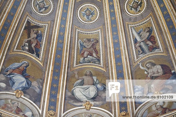 Detail of dome and frescoes in St. Peter's Basilica  Vatican  Rome  Lazio  Italy  Europe