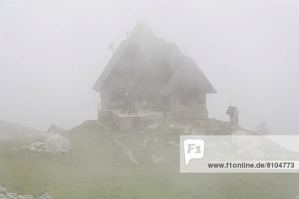 Berghütte Rifugio Garelli im Nebel