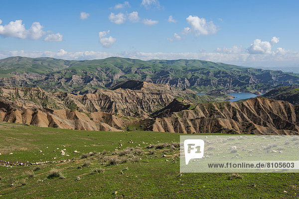 Gebirgslandschaft rund um den Stausee von Darbandikhan  künstlicher See an der Grenze zum Iran