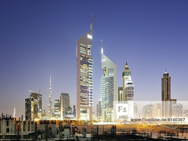 Burj Khalifa und Twin Towers  Dubai  Vereinigte Arabische Emirate  Asien