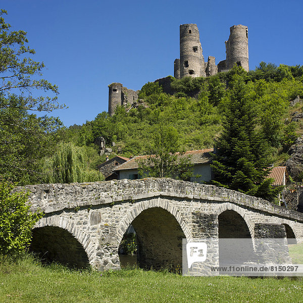Alte Steinbrücke vor dem Château de Domeyrat