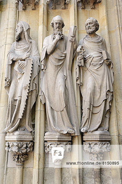 Liebfrauenkirche oder Überwasserkirche  Statuen am Eingangsportal