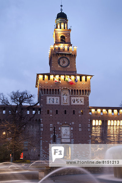 Uhrturm Torre del Filarete am Schloss Castello Sforzesco