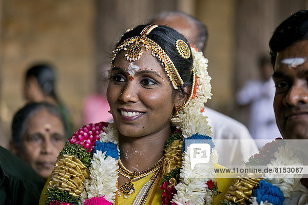 Lächelnde Braut im Minakshi oder Meenakshi oder Sri-Minakshi-Sundareshwara-Tempel