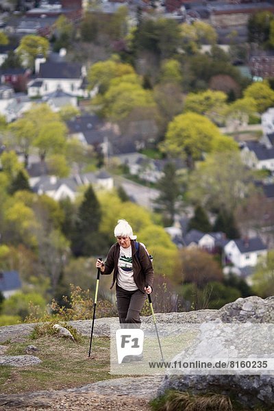 Frau  Senior  Senioren  Ignoranz  wandern  Berg  Camden  Maine
