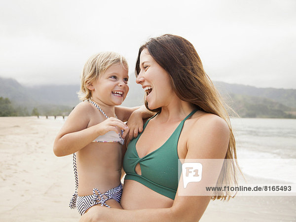 Strand  Tochter  2-3 Jahre  2 bis 3 Jahre  Mutter - Mensch