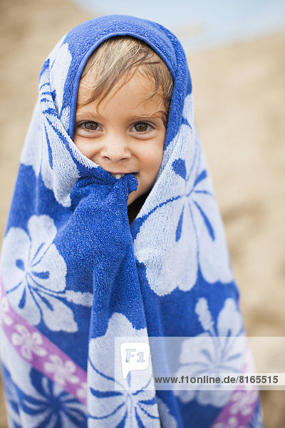 Strand  Handtuch  2-3 Jahre  2 bis 3 Jahre  Mädchen  Baby  umwickelt
