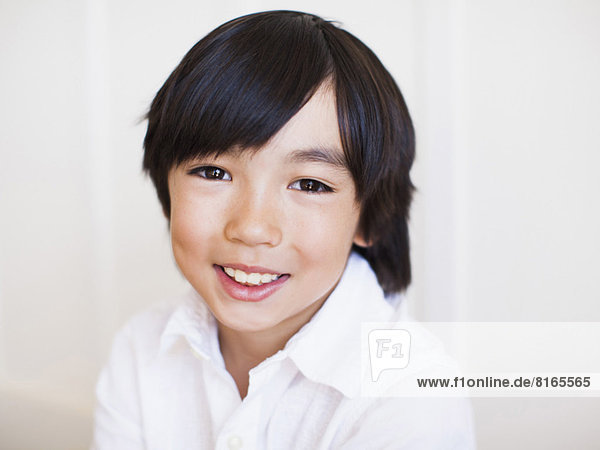 Portrait  Junge - Person  weiß  Hemd  5-9 Jahre  5 bis 9 Jahre