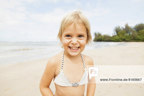 lächeln  Strand  Sand  2-3 Jahre  2 bis 3 Jahre  Mädchen