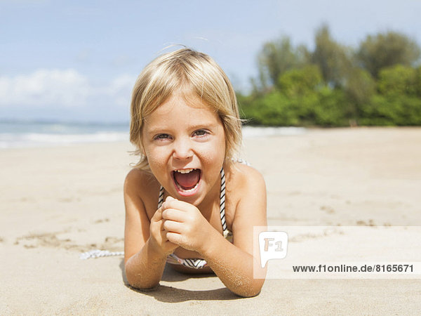 Fröhlichkeit  Strand  Sand  2-3 Jahre  2 bis 3 Jahre  Mädchen