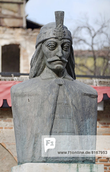 Statue von Vlad ?epe?  genannt Dracula