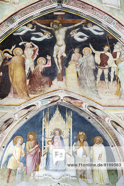 Fresken mit der Kreuzigung Christi  Maria mit dem Jesuskind und vier Heiligen  Abteikirche Viboldone  um 1350  Gotik  Giotto-Schule