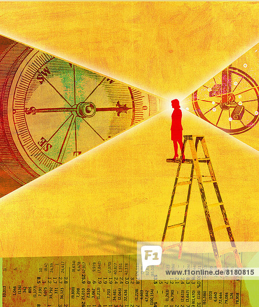 Frau auf einer Leiter auf Aktienkursen schaut auf einen Kompass