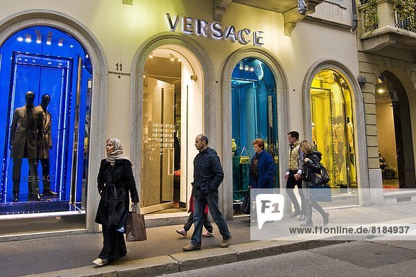 Versace Boutique  Einkaufen  Via Montenapoleone  Mailand