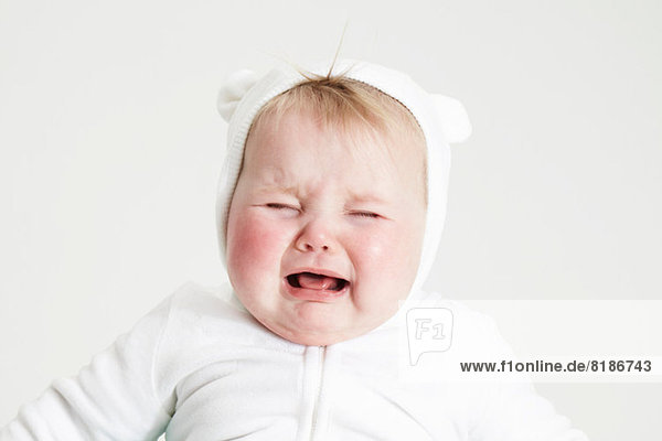 Baby Mädchen weint