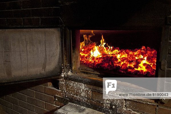 Feuer im Holzofen