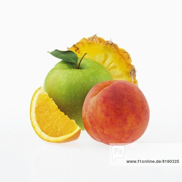 Apfel,  Pfirsich,  Orange und Ananas