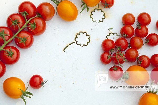 Verschiedene gelbe und rote Tomaten