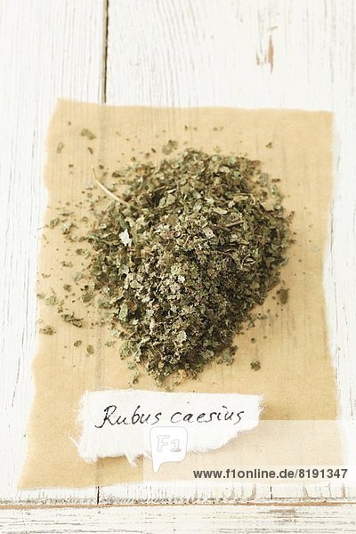 Dried dewberry leaves (Rubus caesius)