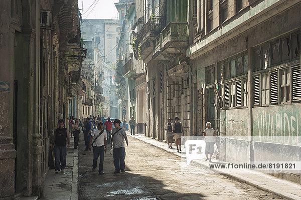 Street scene in Old Havana