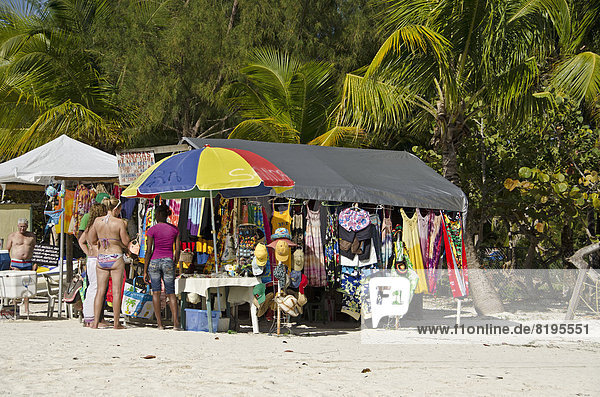 Marktstand am Strand,  Jolly Beach,  Antigua,  Kleine Antillen,  Karibik,  Amerika