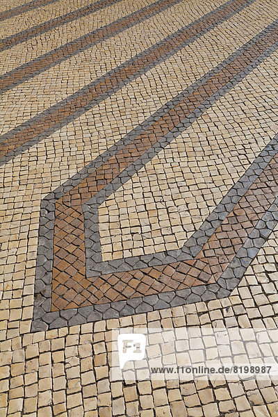 Portugal  Faro  Pfeilschild auf Mosaik
