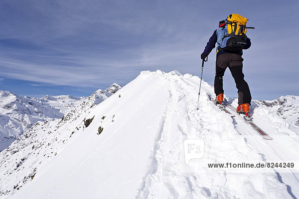 Cross country skier on the summit ridge of Ellesspitze Mountain