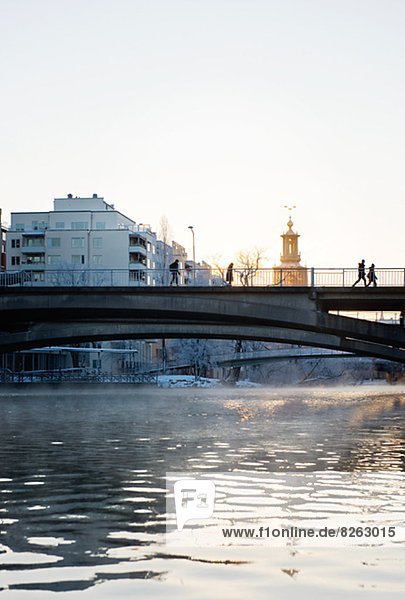 Stockholm Hauptstadt Mensch Menschen Brücke