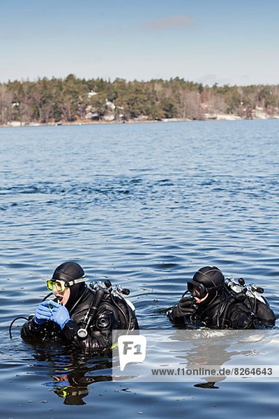 Divers preparing for diving
