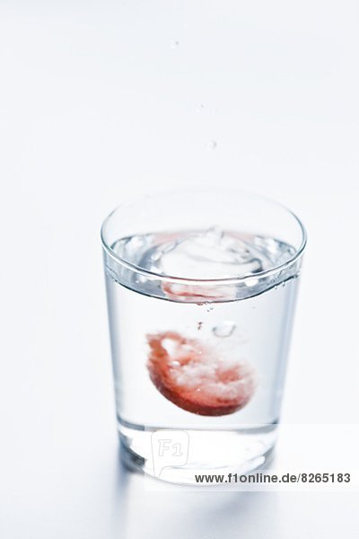 Wasser  Glas  Pille  schmelzen