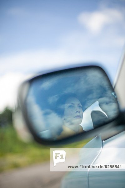 Frau  Spiegelung  Auto  fahren  jung  Spiegel