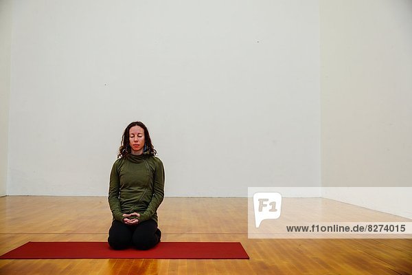 Innenaufnahme  Yoga  Pose