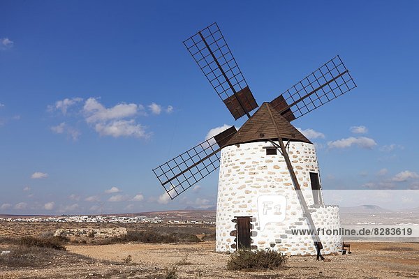 Windturbine  Windrad  Windräder  Europa  Kanaren  Kanarische Inseln  Fuerteventura  Spanien