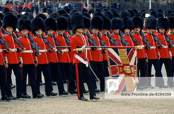 Farbe Farben Großbritannien London Hauptstadt führen Soldat