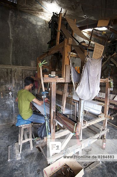 Tradition arbeiten Fabrikgebäude Südostasien Asien Indonesien Java Seide Weber