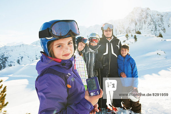 Familie von Skifahrern  Les Arcs  Haute-Savoie  Frankreich