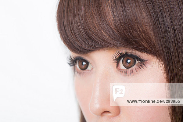 Porträt einer Frau mit braunen Augen  Nahaufnahme