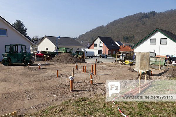 Deutschland  Rheinland-Pfalz  Hausbau  Erdarbeiten  Rohre