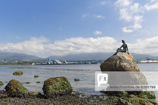 Kanada  British Columbia  Vancouver  Ansicht der Skulptur Mädchen im Neoprenanzug