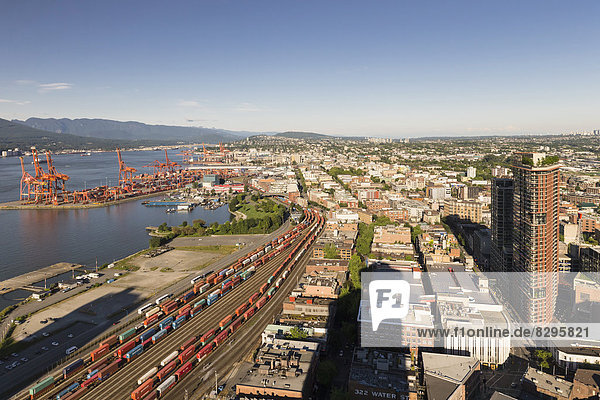 Kanada  British Columbia  Vancouver  Frachtcontainer im Hafen von Vancouver